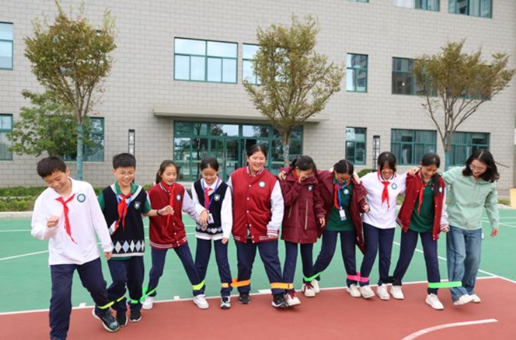 “一校一社工”赋能学生心理健康