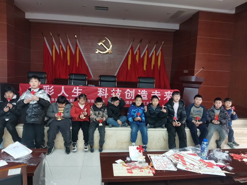  邓尉村开展“科技发明小制作之电风扇”科普活动