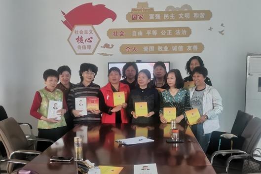 邓尉村开展以“书香润泽心田，阅读典亮人生”为主题的读书分享活动