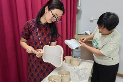 欧典社区 | “探寻原生家庭 共制蚕丝雅扇”---蚕丝扇手工制作活动