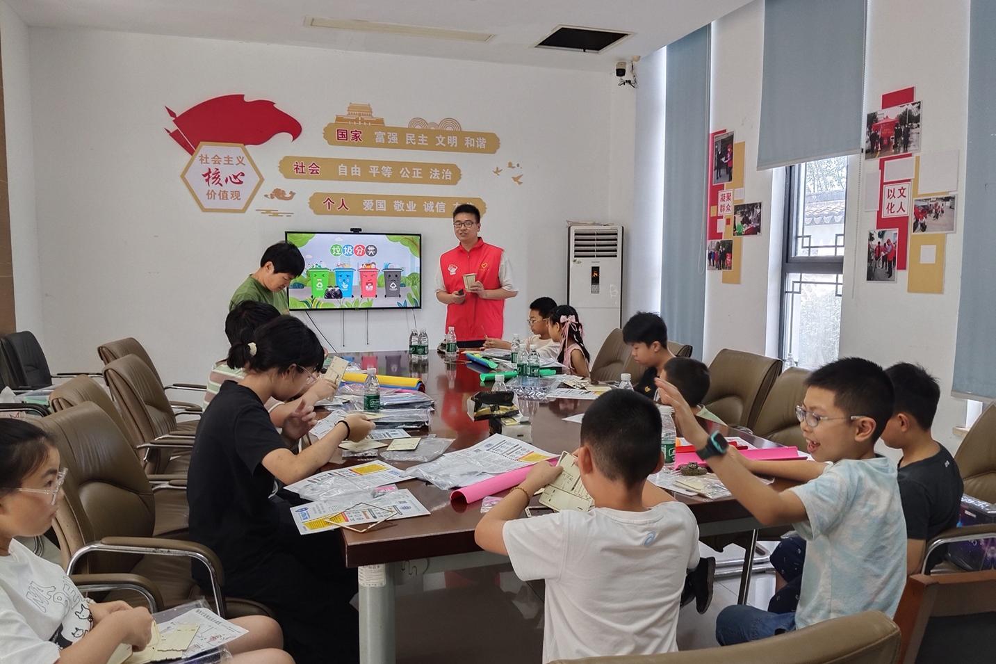 邓尉村|“科普创造 绿色生活” 制作智能垃圾桶