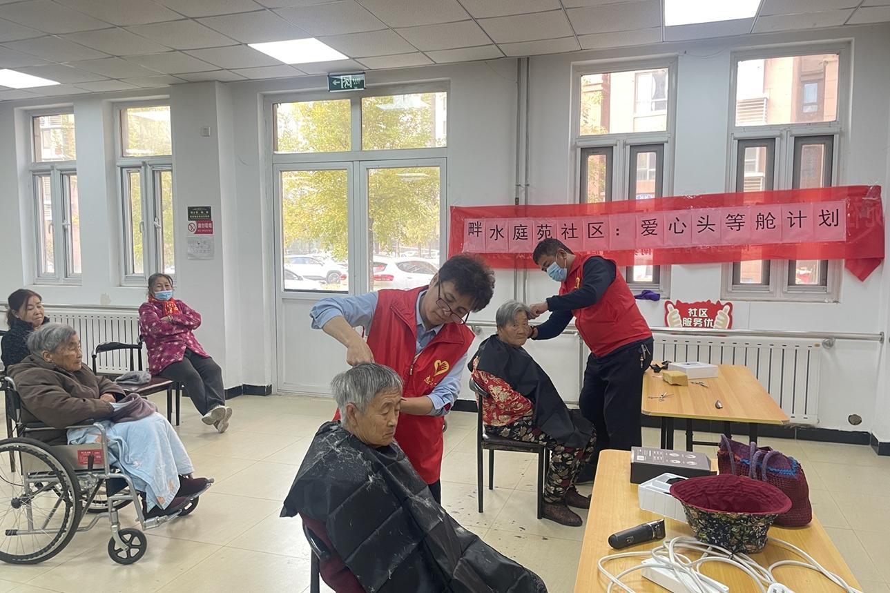 【南蔡村镇社工站】畔水庭苑社区：“爱心头等舱计划”社区能人精湛手艺获居民好评