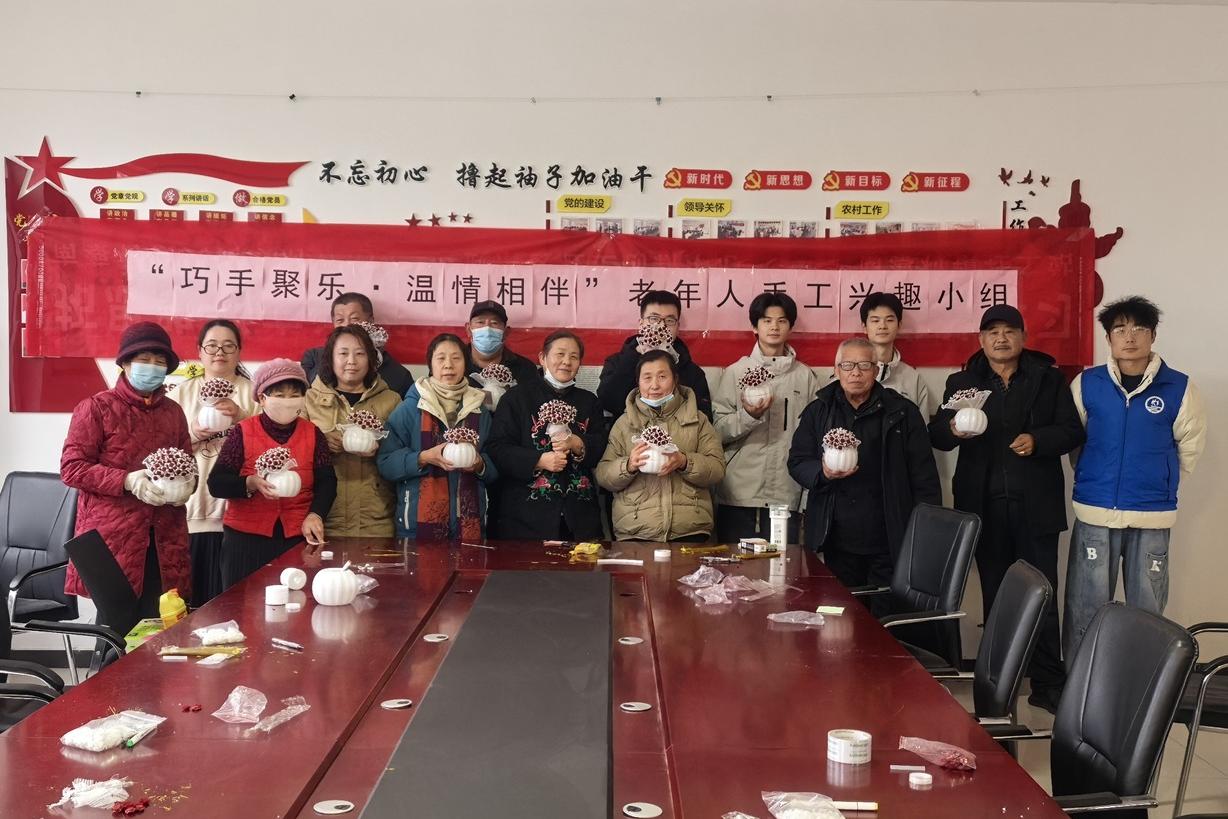 【南蔡村镇四助服务】“巧手聚乐·温情相伴”老年手工兴趣小组圆满结课：巧艺连心，手作传递岁月温情