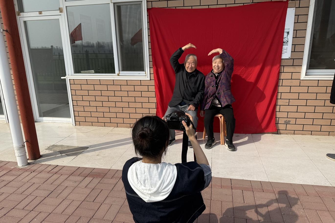 【南蔡村镇四助服务】“乡韵留影·定格幸福”刘羊坊村暖心留影活动
