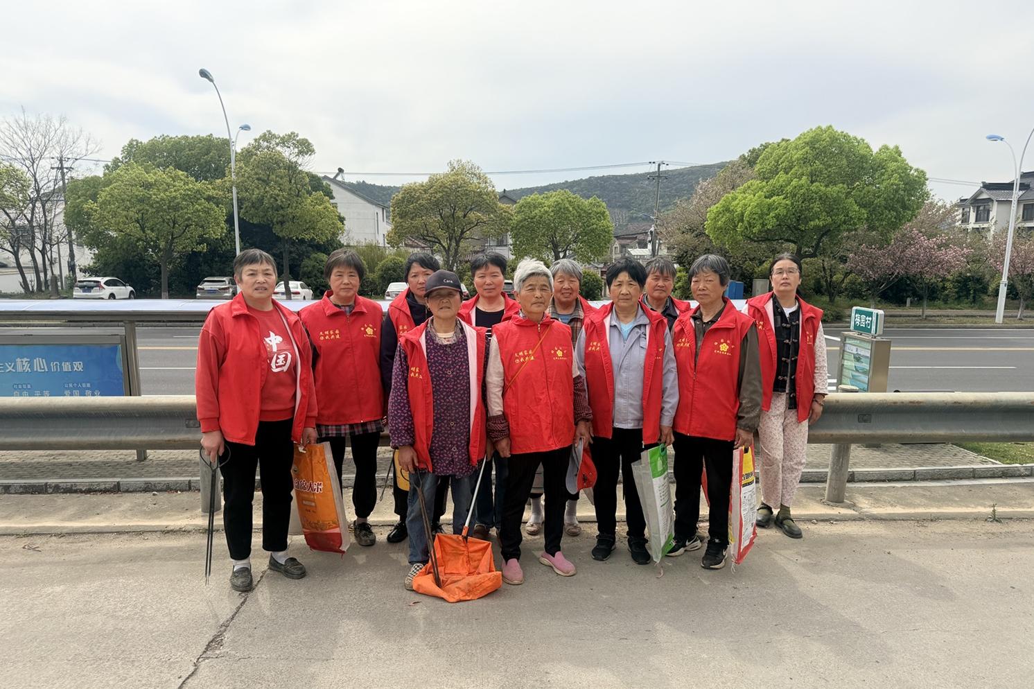 梅园社区|“红马甲添社区亮色 梅园人筑安全长城”活动
