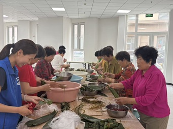 畔景庭苑社区：粽香悠悠传民俗 温情满满暖人心