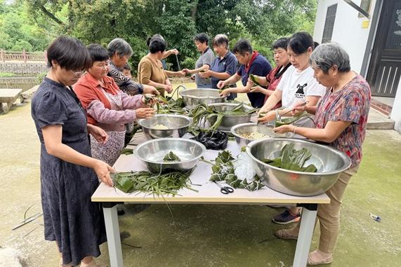 梅园社区|“一缕艾香盈院落 千枚粽味暖街坊”活动