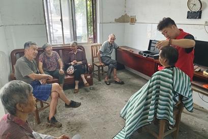 梅园社区|炎炎夏日送清凉梅园义剪正当时