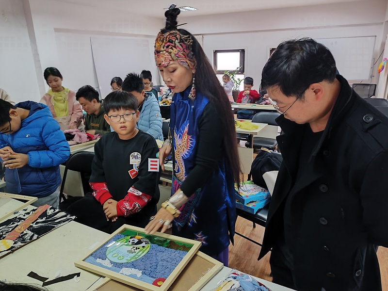 副中心有我·传承非遗 妙“布”可言——东里社区“变废为宝”布贴画亲子手工活动 副中心有我·传承非遗 妙“布”可言——东里社区“变废为宝”布贴画亲子手工活动