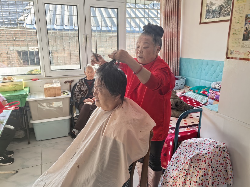 “情暖长者,爱心义剪 ”西营社区能人计划义务理发志愿服务活动 “情暖长者,爱心义剪 ”西营社区能人计划义务理发志愿服务活动