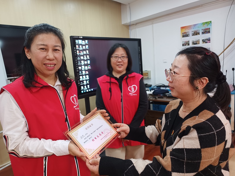 奉献铸就美好 爱心点亮社区—— 西上园社区“聚力五连环”基层治理项目优秀志愿者表彰大会 奉献铸就美好 爱心点亮社区—— 西上园社区“聚力五连环”基层治理项目优秀志愿者表彰大会