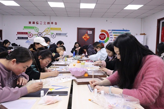 不说结业快乐 只说未来可期——“中仓青年夜”课堂迎来“毕业季” 不说结业快乐 只说未来可期——“中仓青年夜”课堂迎来“毕业季”