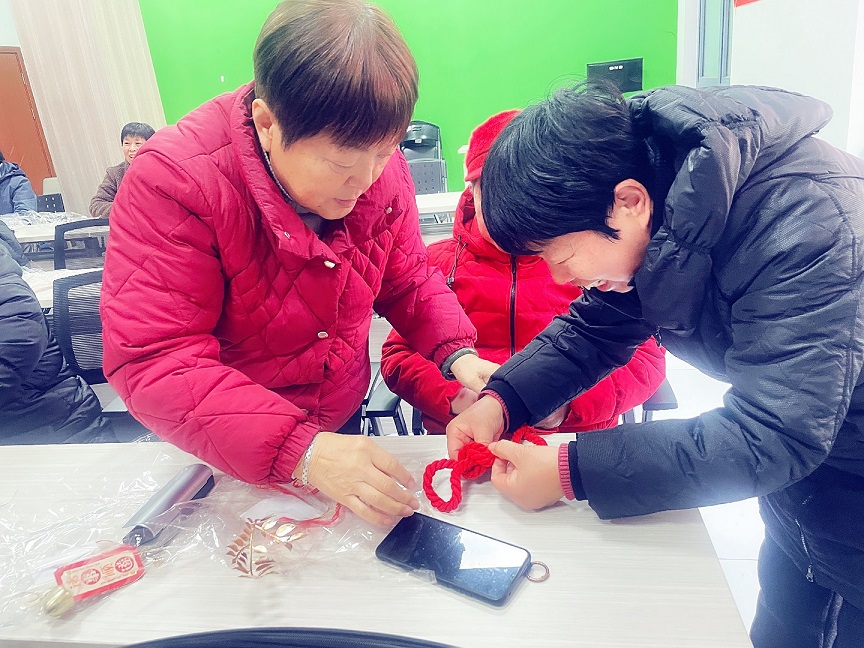 欧典社区 | “巧手匠心 温暖夕阳”老人手工活动(二) ---万字节手工制作 欧典社区 | “巧手匠心 温暖夕阳”老人手工活动(二) ---万字节手工制作