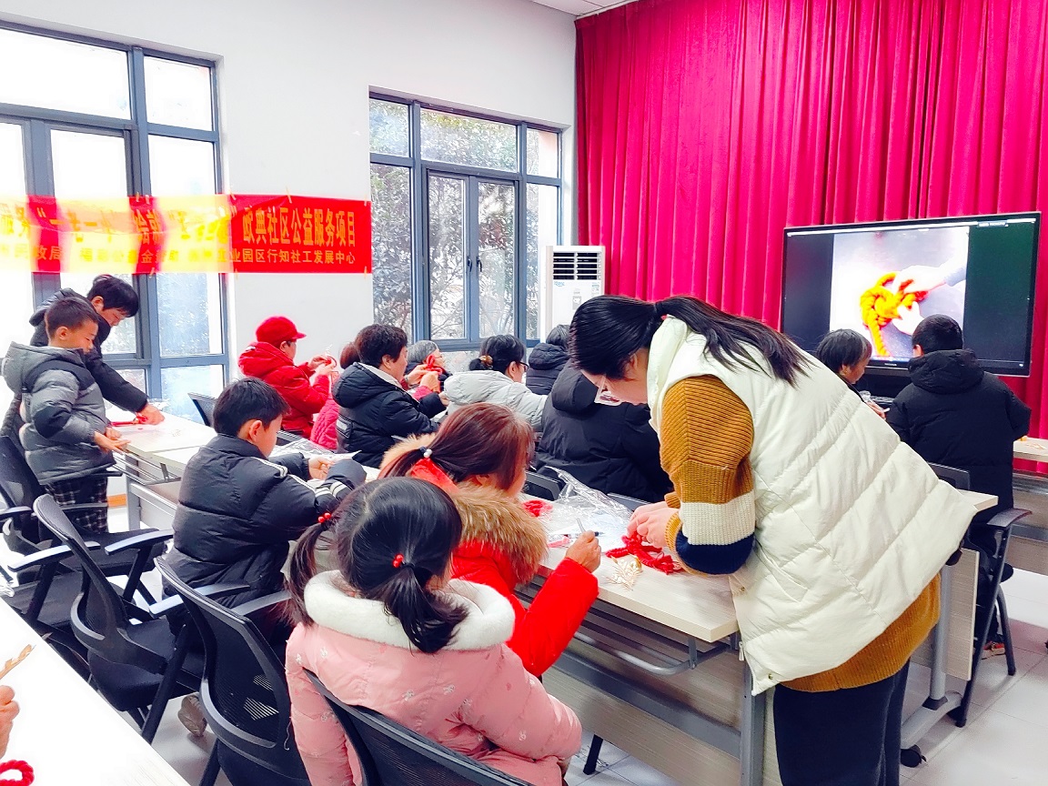 欧典社区 | “巧手匠心 温暖夕阳”老人手工活动(二) ---万字节手工制作 欧典社区 | “巧手匠心 温暖夕阳”老人手工活动(二) ---万字节手工制作