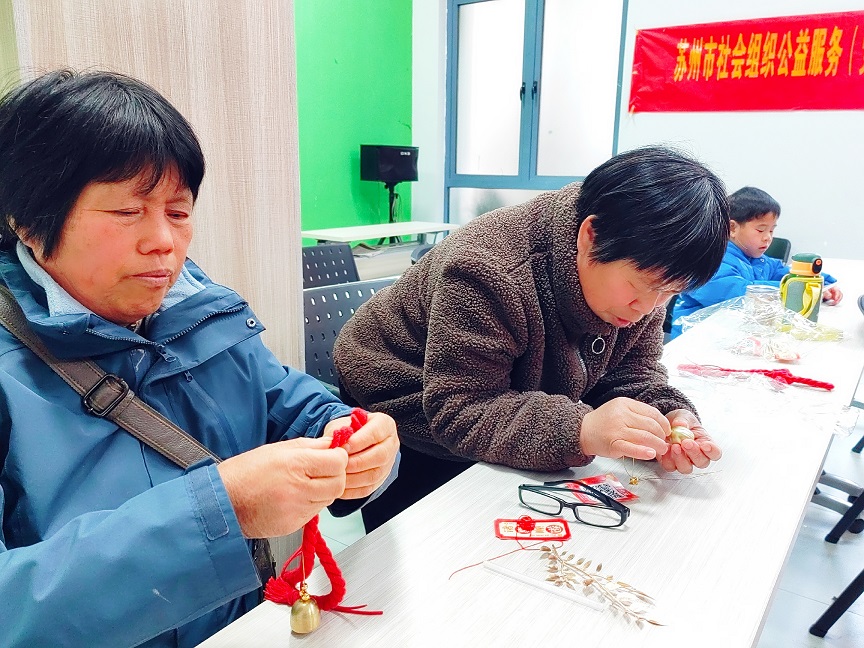 欧典社区 | “巧手匠心 温暖夕阳”老人手工活动(二) ---万字节手工制作 欧典社区 | “巧手匠心 温暖夕阳”老人手工活动(二) ---万字节手工制作