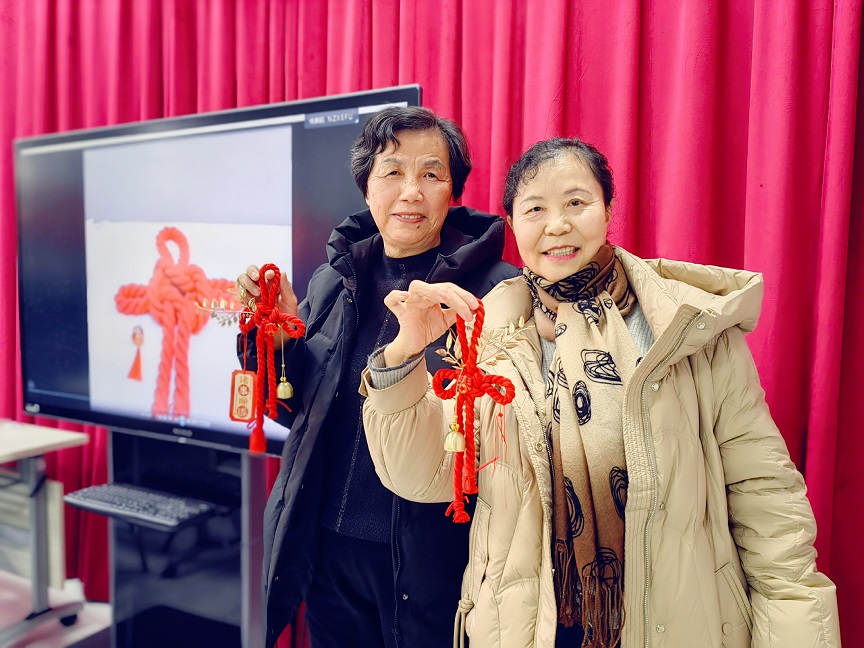 欧典社区 | “巧手匠心 温暖夕阳”老人手工活动(二) ---万字节手工制作 欧典社区 | “巧手匠心 温暖夕阳”老人手工活动(二) ---万字节手工制作