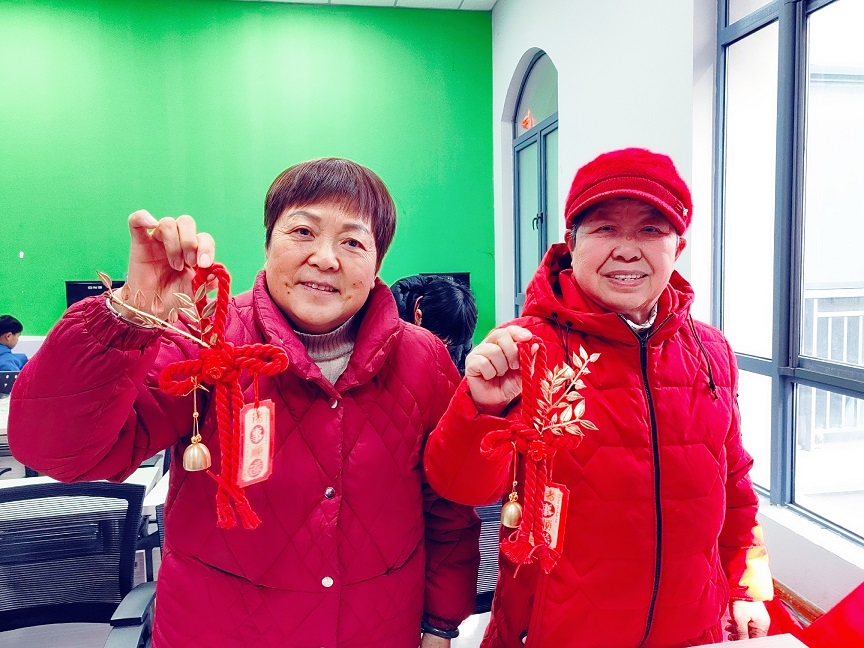 欧典社区 | “巧手匠心 温暖夕阳”老人手工活动(二) ---万字节手工制作 欧典社区 | “巧手匠心 温暖夕阳”老人手工活动(二) ---万字节手工制作