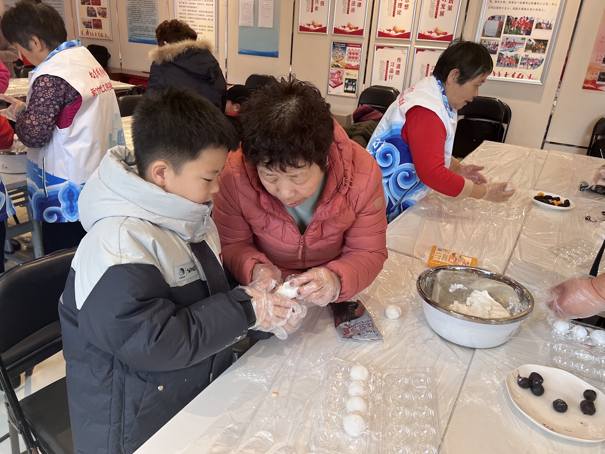 副中心有我|情暖“元”宵,前疃村灯火映照邻里情 副中心有我|情暖“元”宵,前疃村灯火映照邻里情