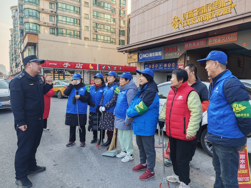“管好门前“责任田”,文明整洁迎新年 ”——九棵树街道小巷管家助力门前三包志愿服务活动 “管好门前“责任田”,文明整洁迎新年 ”——九棵树街道小巷管家助力门前三包志愿服务活动