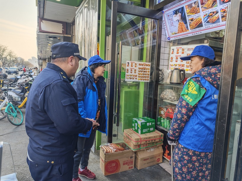 “管好门前“责任田”,文明整洁迎新年 ”——九棵树街道小巷管家助力门前三包志愿服务活动 “管好门前“责任田”,文明整洁迎新年 ”——九棵树街道小巷管家助力门前三包志愿服务活动