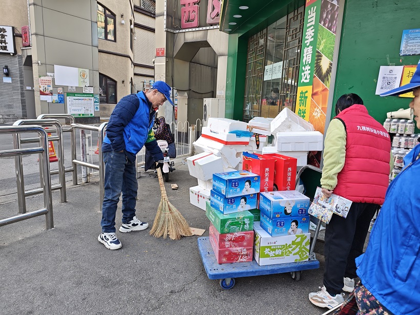“管好门前“责任田”,文明整洁迎新年 ”——九棵树街道小巷管家助力门前三包志愿服务活动 “管好门前“责任田”,文明整洁迎新年 ”——九棵树街道小巷管家助力门前三包志愿服务活动