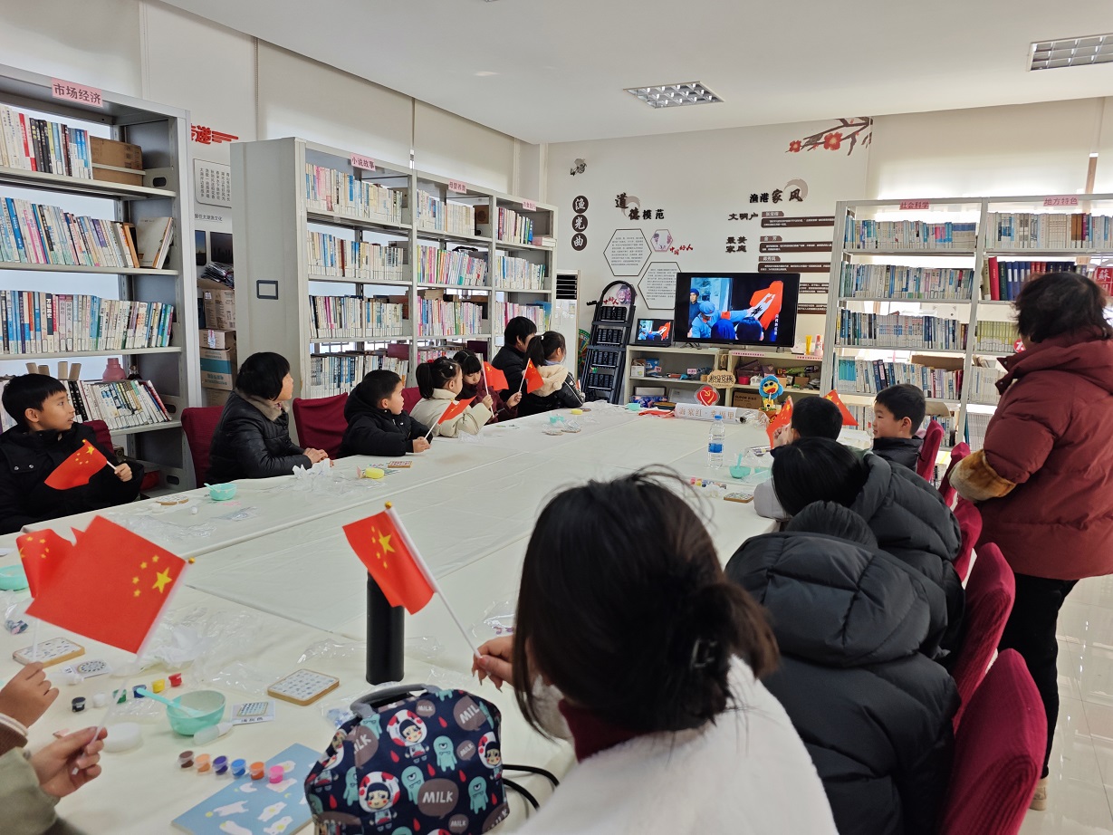 太湖渔港村新时代文明实践站开展“元宵灯火中的抗战记忆”阅读活动 太湖渔港村新时代文明实践站开展“元宵灯火中的抗战记忆”阅读活动