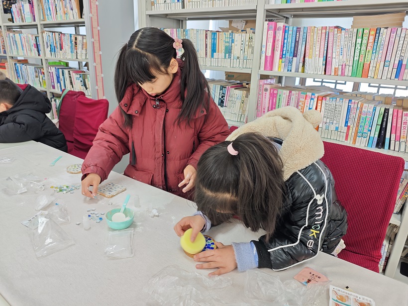 太湖渔港村新时代文明实践站开展“元宵灯火中的抗战记忆”阅读活动 太湖渔港村新时代文明实践站开展“元宵灯火中的抗战记忆”阅读活动