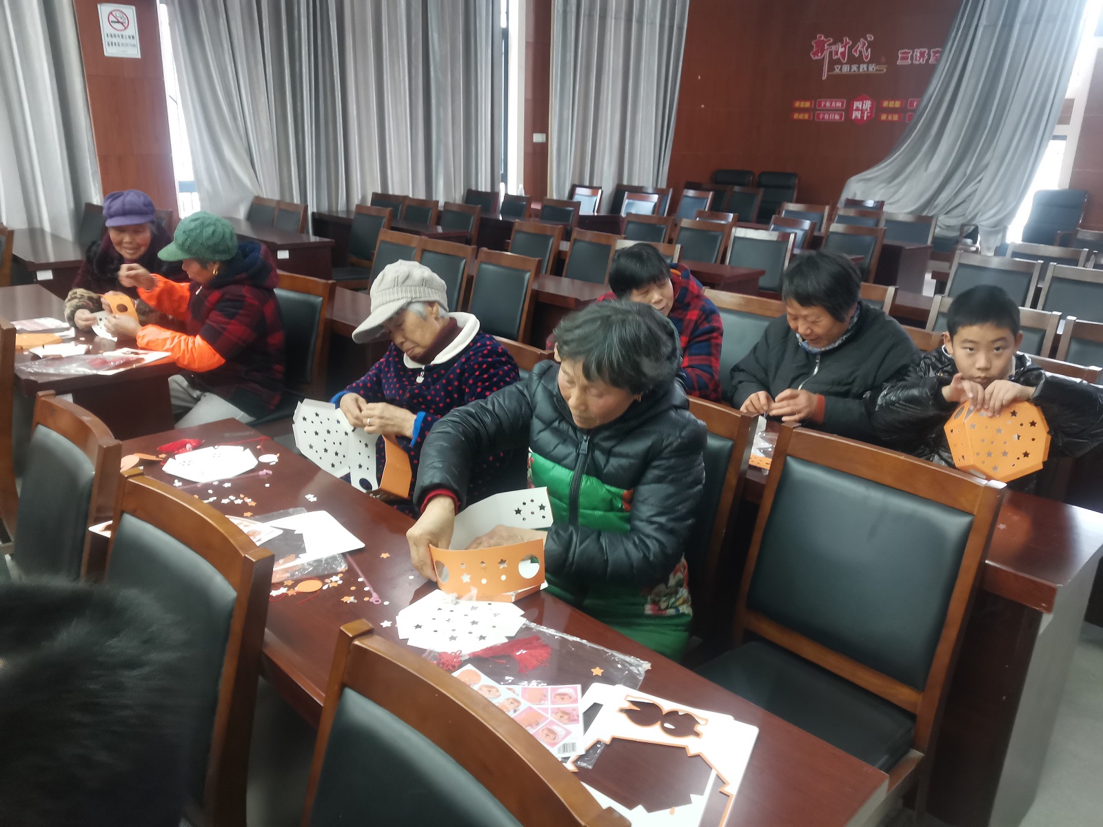 邓尉村新时代文明实践站开展“喜迎元宵节 巧手做灯笼”主题活动 邓尉村新时代文明实践站开展“喜迎元宵节 巧手做灯笼”主题活动