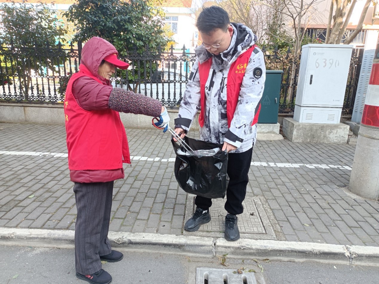 爱环境护家园,守绿色创未来——冲山村新时代文明实践站开展户外监察活动 爱环境护家园,守绿色创未来——冲山村新时代文明实践站开展户外监察活动