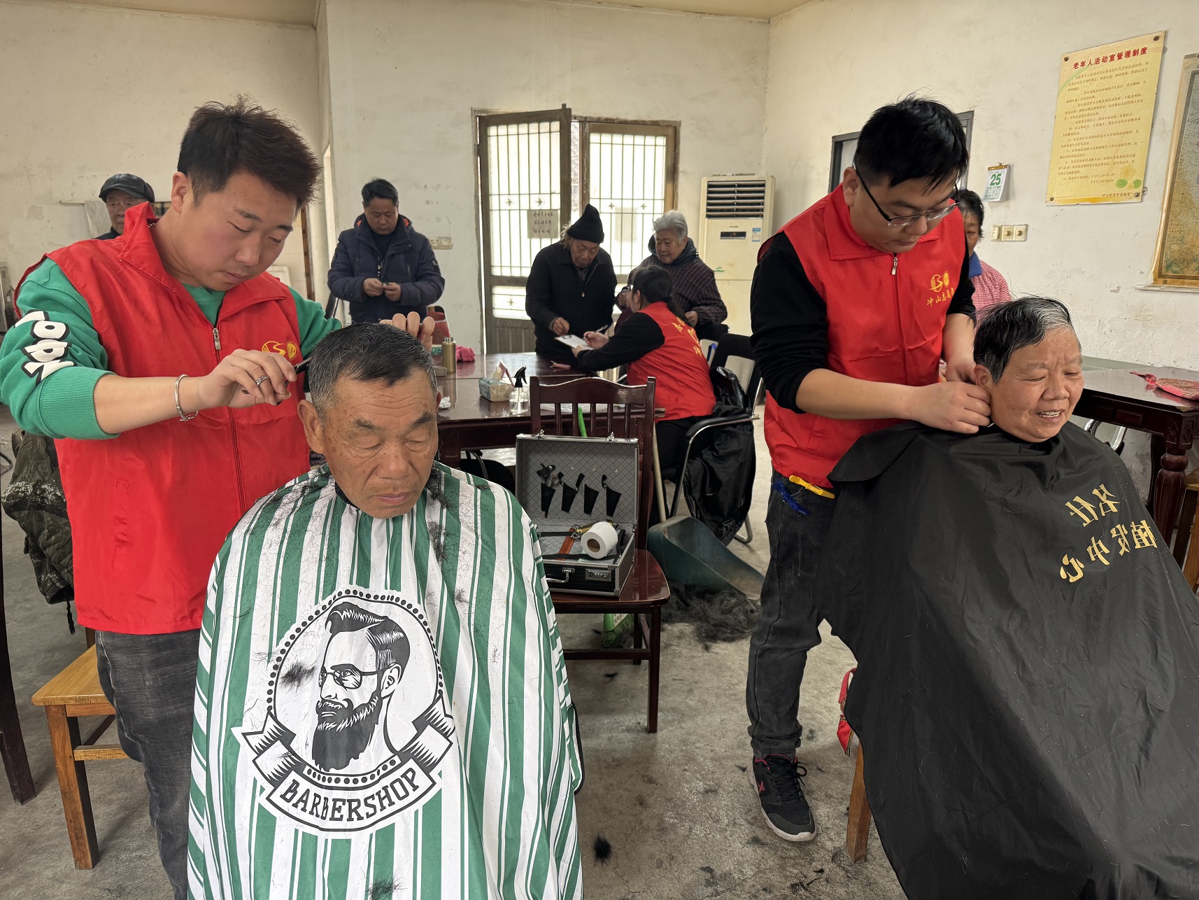 龙抬头,好兆头,公益理发福长留 龙抬头,好兆头,公益理发福长留