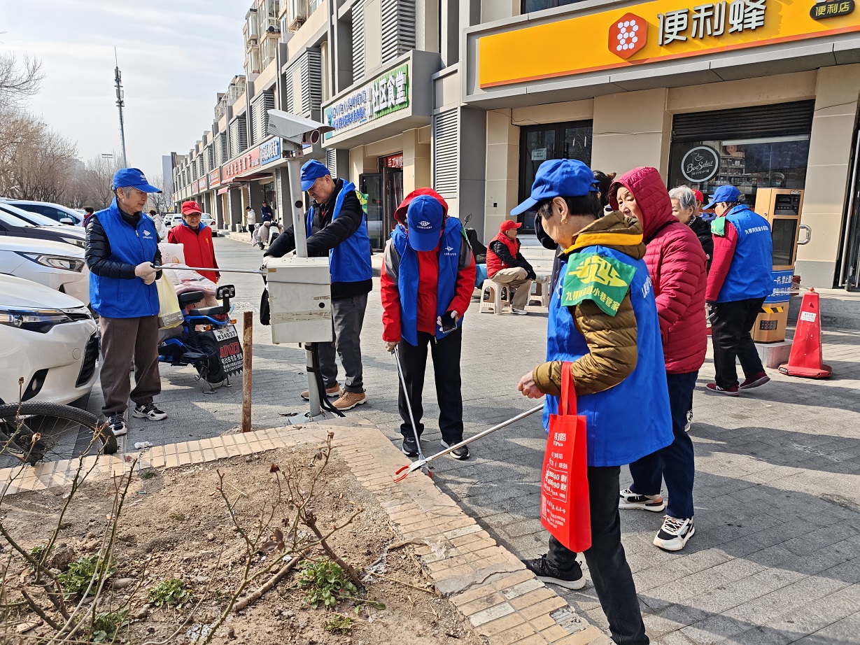 副中心有我·“雷锋精神进小巷，环保春风拂家园”九棵树街道小巷管家开展“送洁净”明实践活动