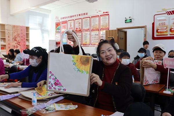 副中心有我|惊爆!妇女节白将军社区手工包大变身,秒变艺术殿堂 副中心有我|惊爆!妇女节白将军社区手工包大变身,秒变艺术殿堂