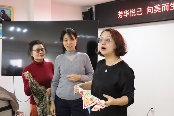 副中心有我│春日美妆课堂,东里社区助力女性志愿者绽放新光彩 副中心有我│春日美妆课堂,东里社区助力女性志愿者绽放新光彩