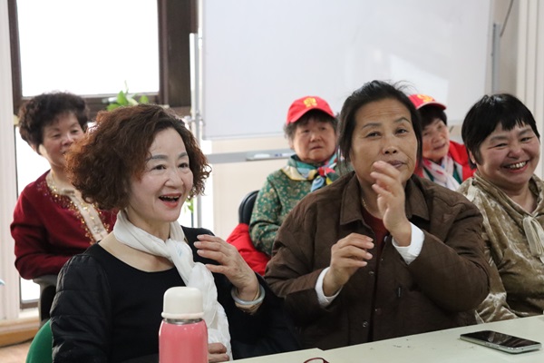 副中心有我│春日美妆课堂,东里社区助力女性志愿者绽放新光彩 副中心有我│春日美妆课堂,东里社区助力女性志愿者绽放新光彩