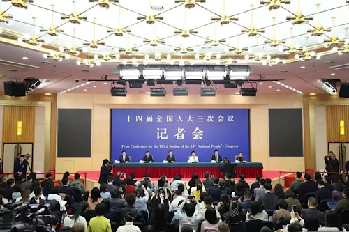 关于养老服务改革、困境群体帮扶、儿童福利等问题，民政部部长作出回应