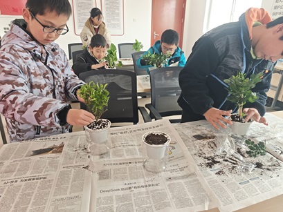 冲山村新时代文明实践站开展“阅见未来 共植春晖”——植树节阅读活动 冲山村新时代文明实践站开展“阅见未来 共植春晖”——植树节阅读活动