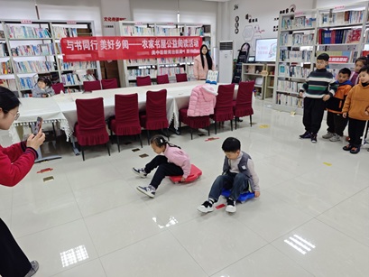 “与书同行,美好乡阅”——太湖渔港村新时代文明实践站开展农家书屋公益阅读活动 “与书同行,美好乡阅”——太湖渔港村新时代文明实践站开展农家书屋公益阅读活动