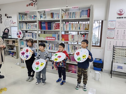 “与书同行,美好乡阅”——太湖渔港村新时代文明实践站开展农家书屋公益阅读活动 “与书同行,美好乡阅”——太湖渔港村新时代文明实践站开展农家书屋公益阅读活动