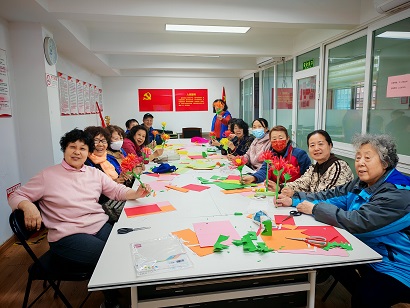 副中心有我丨剪一纸春菊,扫一巷尘埃:九棵树街道小巷管家志愿服务助力清明新风尚 副中心有我丨剪一纸春菊,扫一巷尘埃:九棵树街道小巷管家志愿服务助力清明新风尚