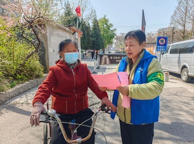 副中心有我丨剪一纸春菊,扫一巷尘埃:九棵树街道小巷管家志愿服务助力清明新风尚 副中心有我丨剪一纸春菊,扫一巷尘埃:九棵树街道小巷管家志愿服务助力清明新风尚