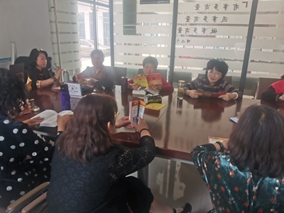 邓尉村开展以“书香润泽心田,阅读典亮人生”为主题的读书分享活动 邓尉村开展以“书香润泽心田,阅读典亮人生”为主题的读书分享活动