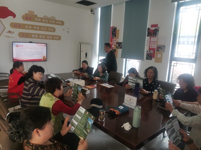 邓尉村开展以“书香润泽心田,阅读典亮人生”为主题的读书分享活动 邓尉村开展以“书香润泽心田,阅读典亮人生”为主题的读书分享活动