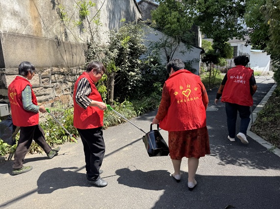 绿盾巡守 ， 防火清源——梅园社区常态化“户外监察”活动
