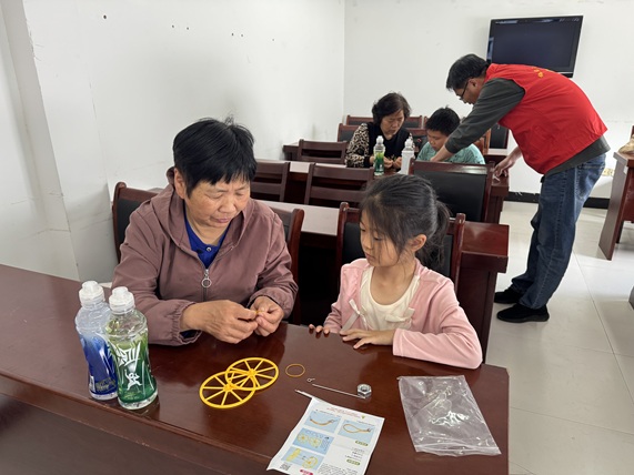 “揭秘一个‘会听话的滚轮’”——梅园社区举办青少年科普活动
