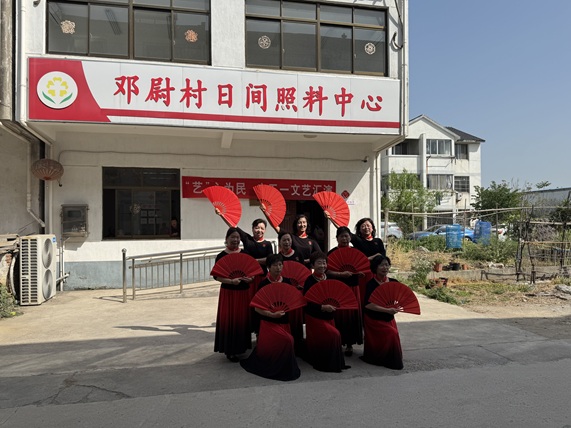 邓尉村舞蹈队开展‘艺’心为民 庆五一文艺汇演 邓尉村舞蹈队开展‘艺’心为民 庆五一文艺汇演