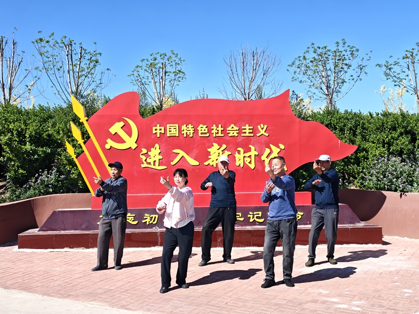 丁家瞿阝村:“定格美好‘家’倍幸福” 全家福赠送行动第二期 丁家瞿阝村:“定格美好‘家’倍幸福” 全家福赠送行动第二期