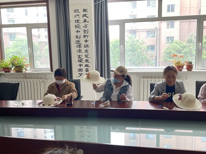 【蔡村镇社工站】畔水庭苑社区:“‘帽’美如画 把爱‘戴’回家”母亲节主题活动 【蔡村镇社工站】畔水庭苑社区:“‘帽’美如画 把爱‘戴’回家”母亲节主题活动