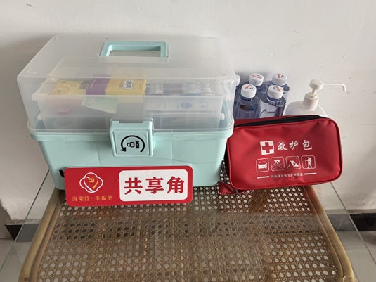 梅园社区组织开展"礼赞环卫工 炎夏送清凉"主题慰问活动 梅园社区组织开展"礼赞环卫工 炎夏送清凉"主题慰问活动