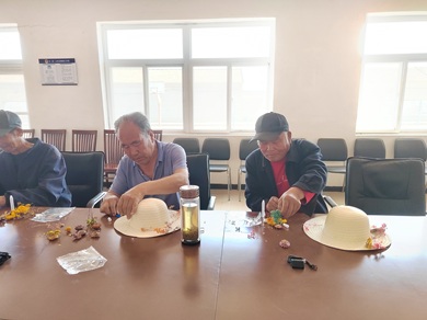 【大孟庄镇四助服务】老年关爱“成长圈”“最美劳动者·花艺草帽秀”寺各庄村花艺兴趣活动 【大孟庄镇四助服务】老年关爱“成长圈”“最美劳动者·花艺草帽秀”寺各庄村花艺兴趣活动