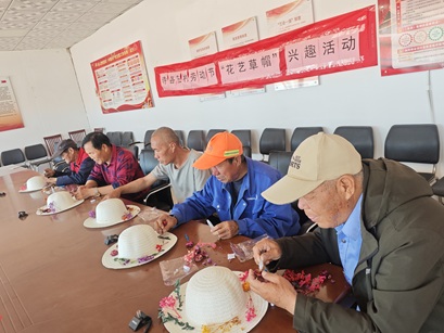 【大孟庄镇四助服务】老年关爱“成长圈”“最美劳动者·花艺草帽秀”寺各庄村花艺兴趣活动 【大孟庄镇四助服务】老年关爱“成长圈”“最美劳动者·花艺草帽秀”寺各庄村花艺兴趣活动